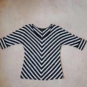 Apt.9 size Medium 3/4 sleeved chevron top